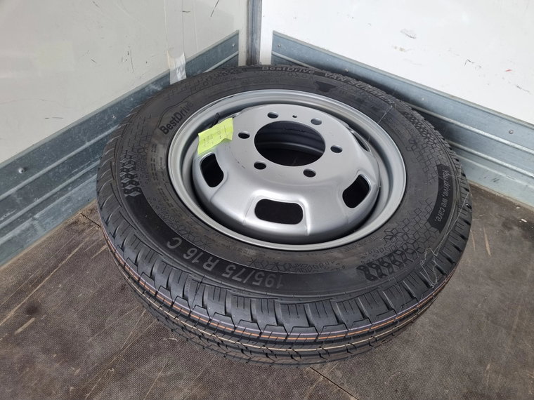 Vehicle Image 30