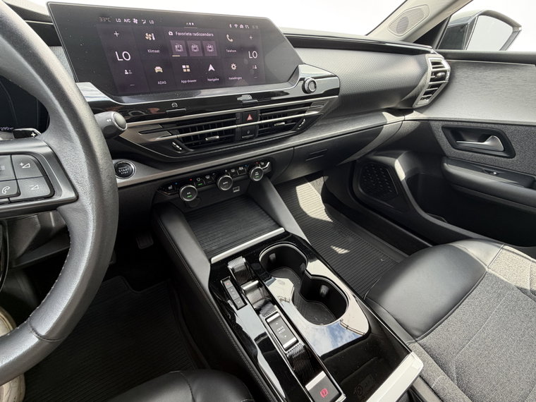 Vehicle Image 32