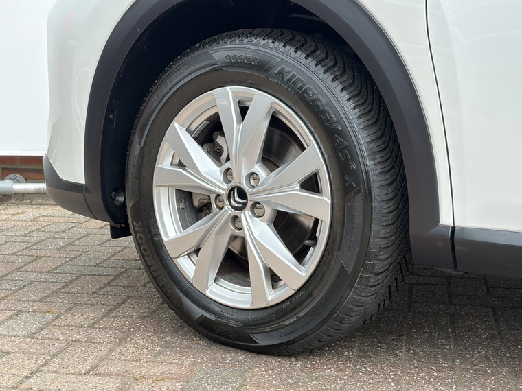 Vehicle Image 38