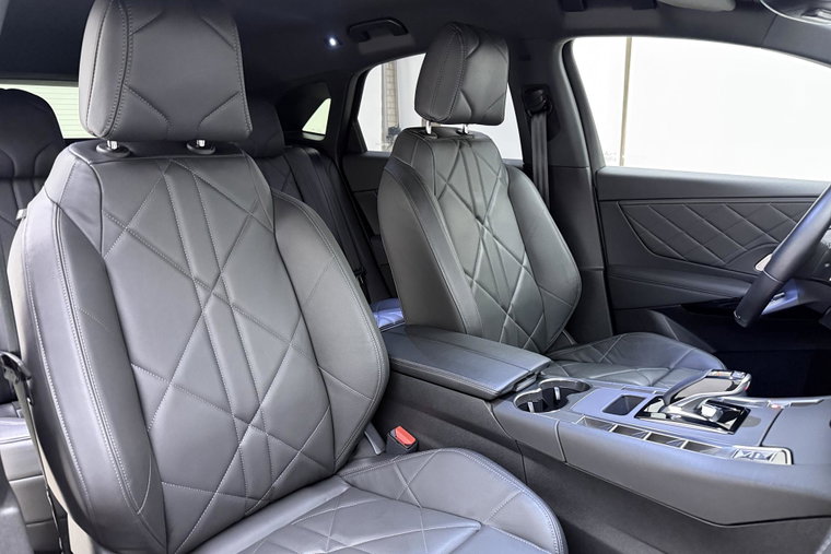 Vehicle Image 14