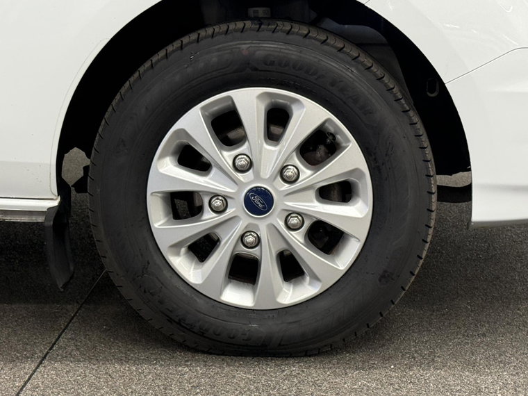 Vehicle Image 25