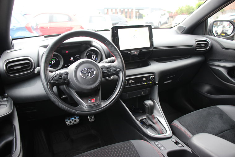 Vehicle Image 32