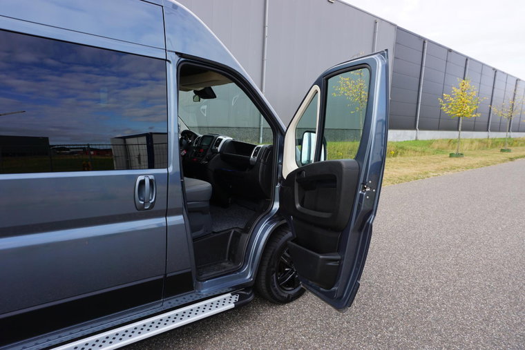 Vehicle Image 32