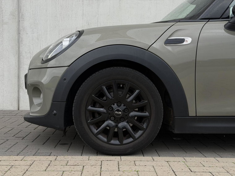 Vehicle Image 23