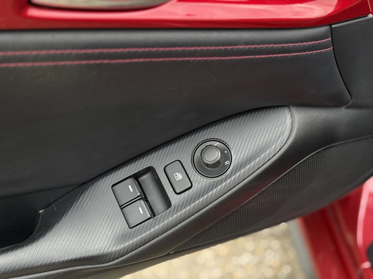 Vehicle Image 25
