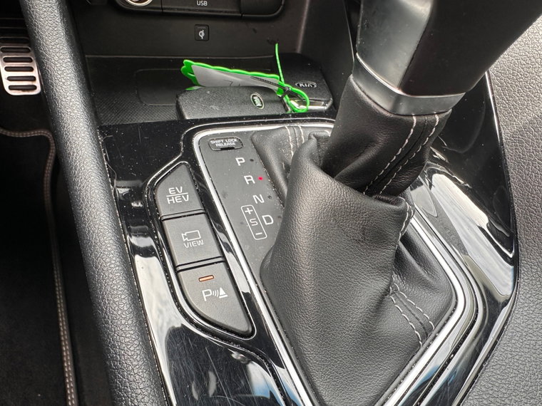 Vehicle Image 25