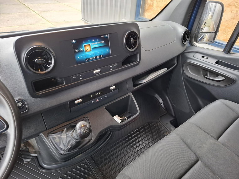 Vehicle Image 26