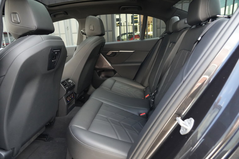 Vehicle Image 33