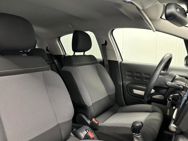 Vehicle Image 12