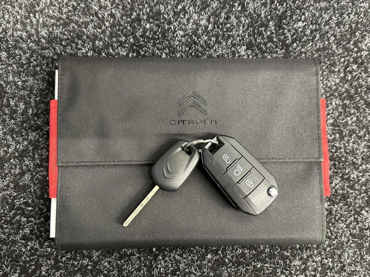Vehicle Image 32