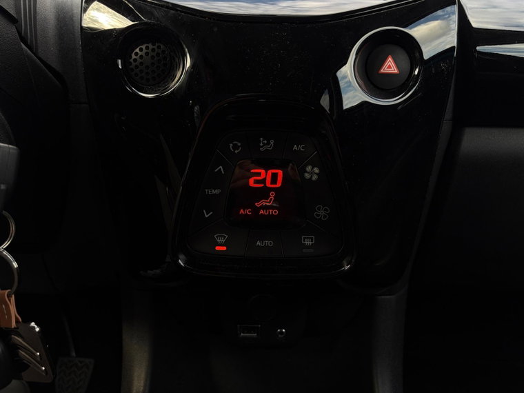 Vehicle Image 22