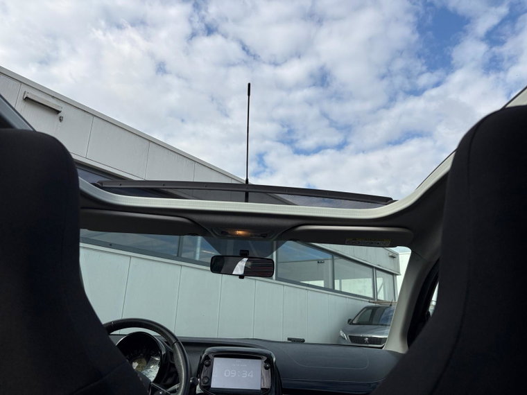 Vehicle Image 32
