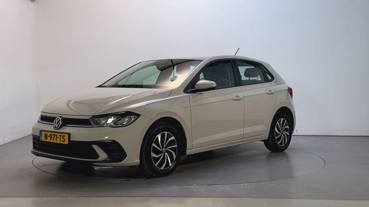 Vehicle Image 16