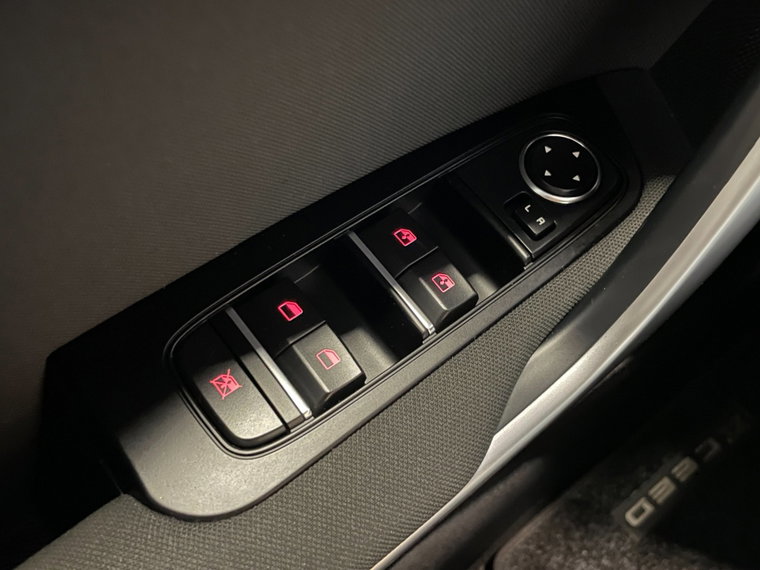 Vehicle Image 40