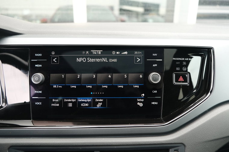 Vehicle Image 25