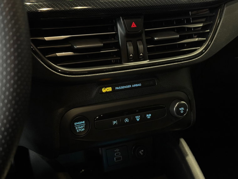 Vehicle Image 32