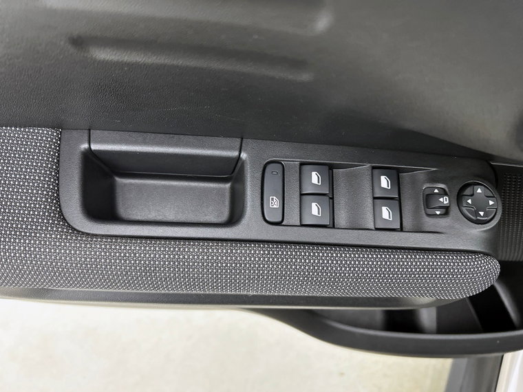 Vehicle Image 29