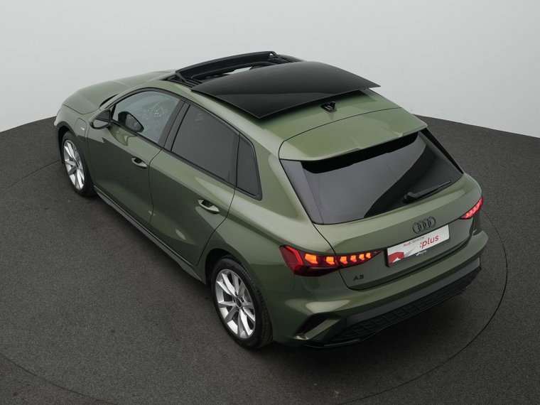 Vehicle Image 32