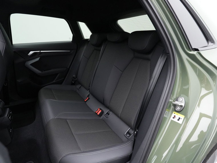 Vehicle Image 37