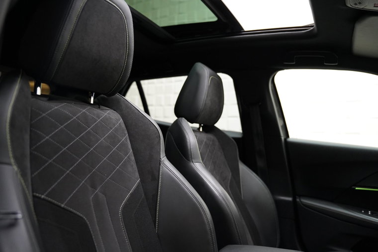 Vehicle Image 30
