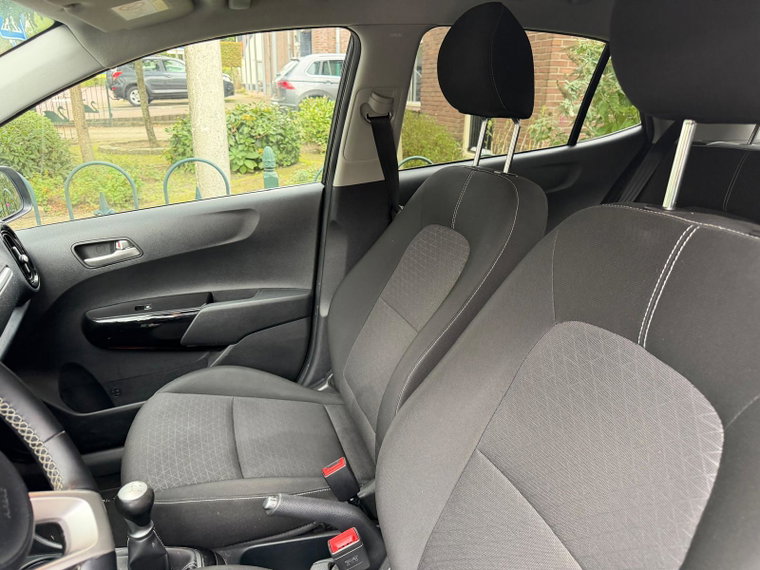Vehicle Image 17