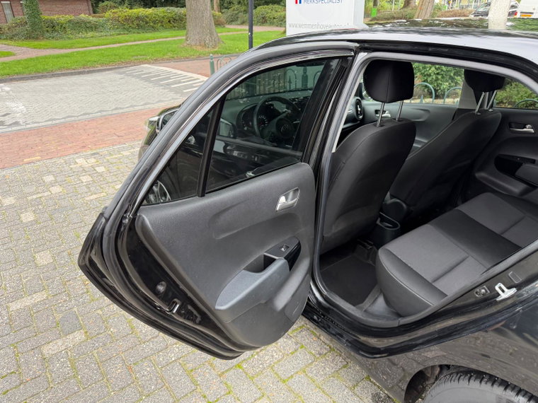 Vehicle Image 35