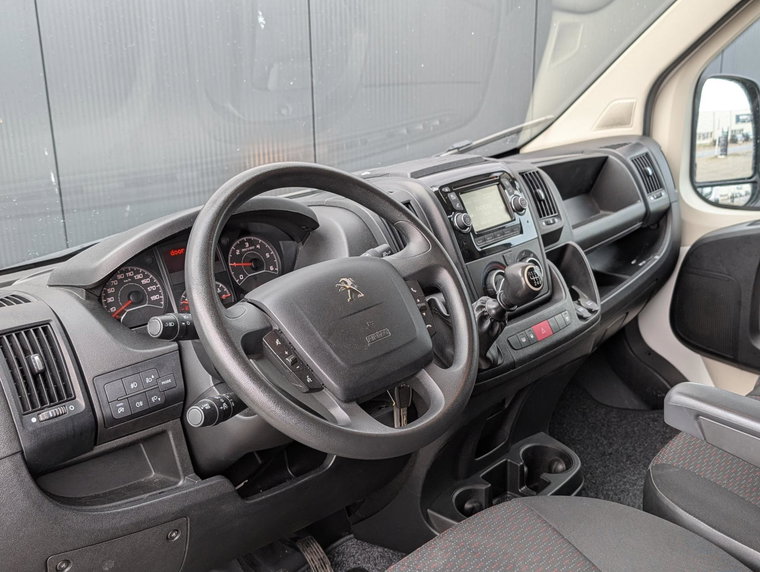Vehicle Image 17