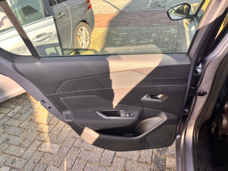 Vehicle Image 26