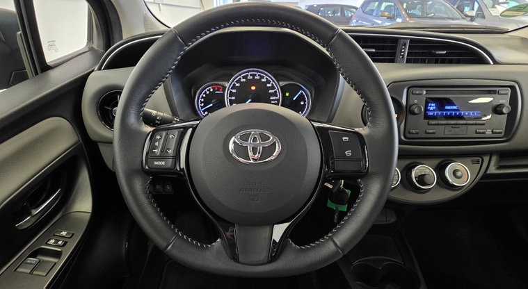 Vehicle Image 16