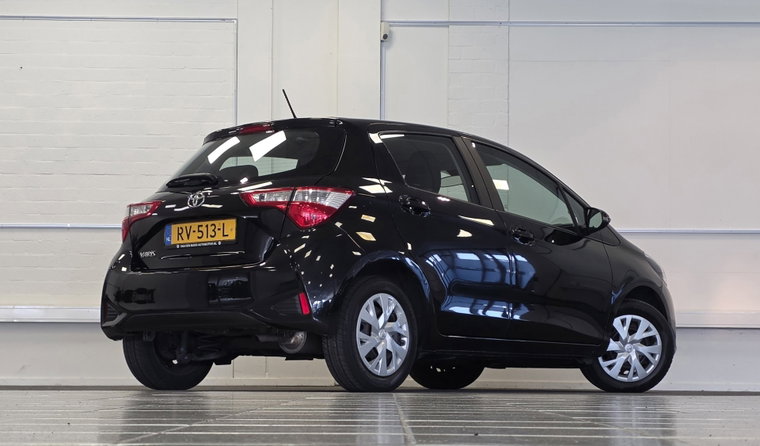 Vehicle Image 6