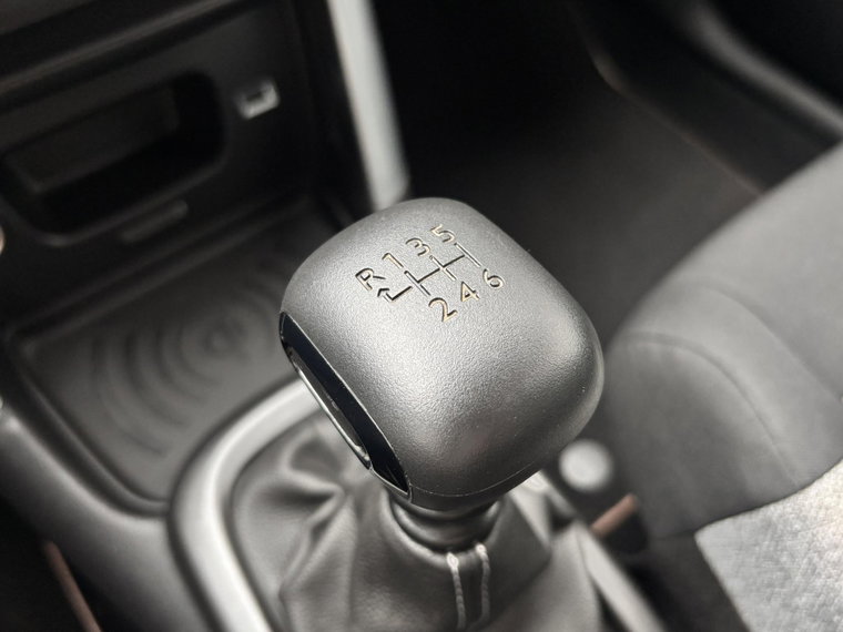Vehicle Image 25