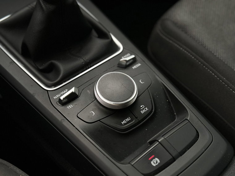 Vehicle Image 25
