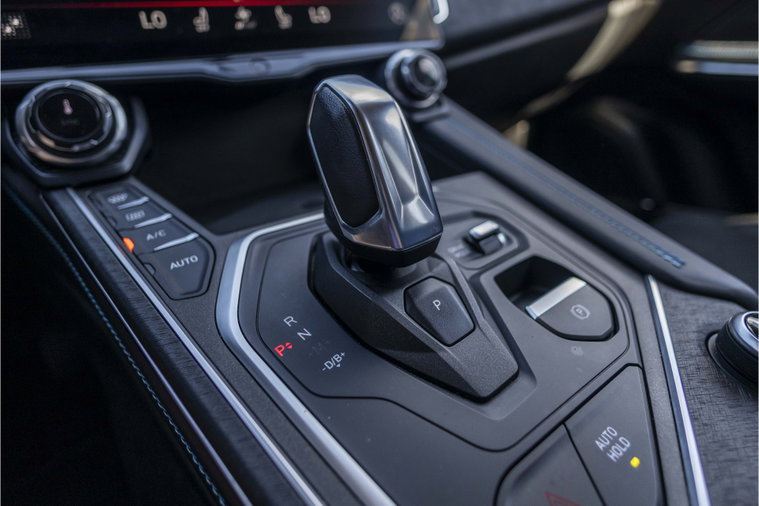 Vehicle Image 25