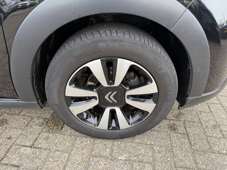 Vehicle Image 21