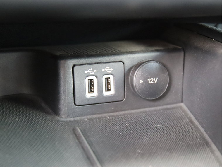 Vehicle Image 32