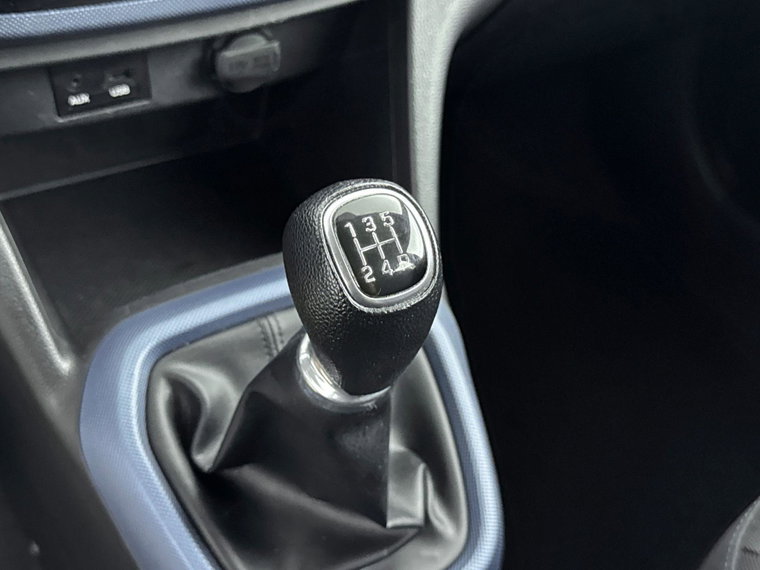 Vehicle Image 25