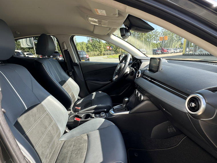 Vehicle Image 32