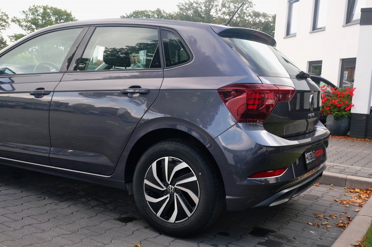 Vehicle Image 11