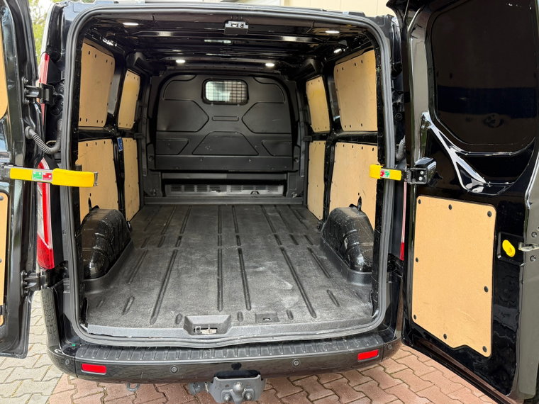 Vehicle Image 12