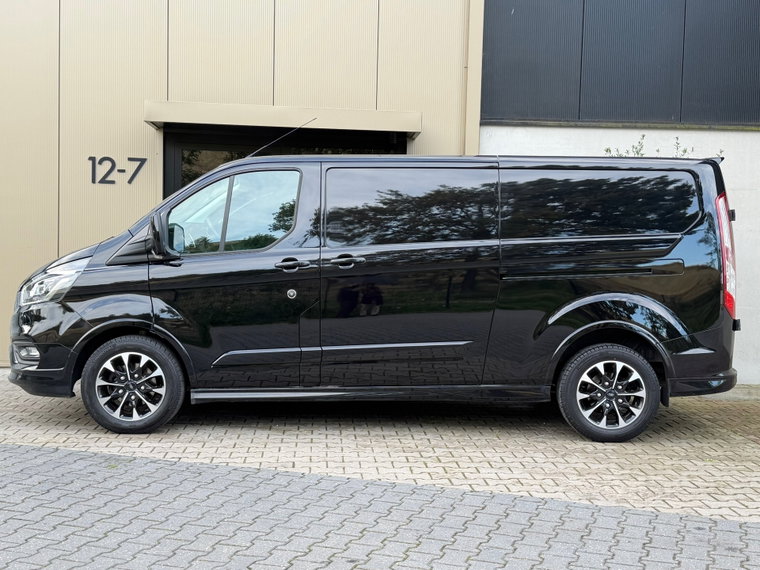 Vehicle Image 25