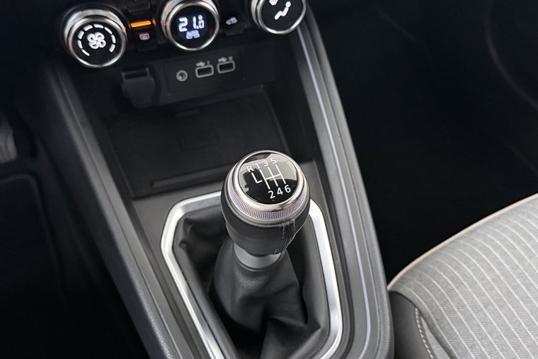 Vehicle Image 30