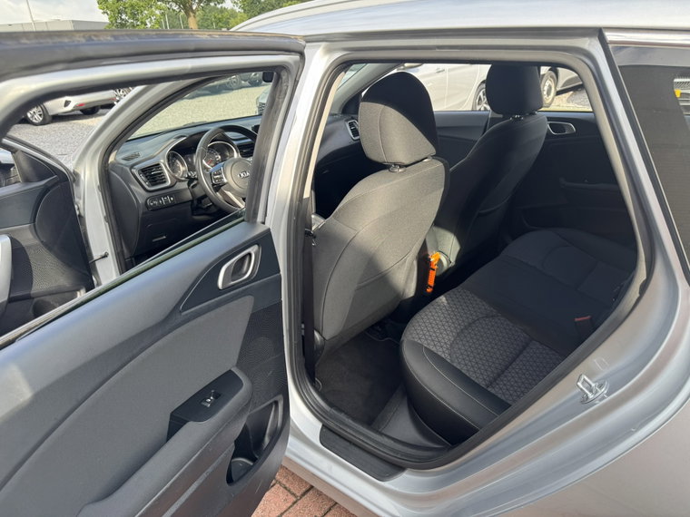 Vehicle Image 21