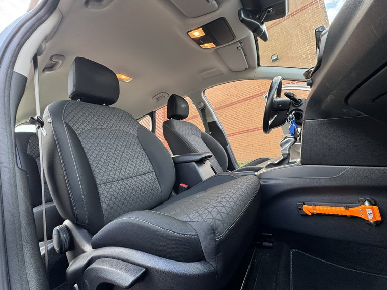 Vehicle Image 32