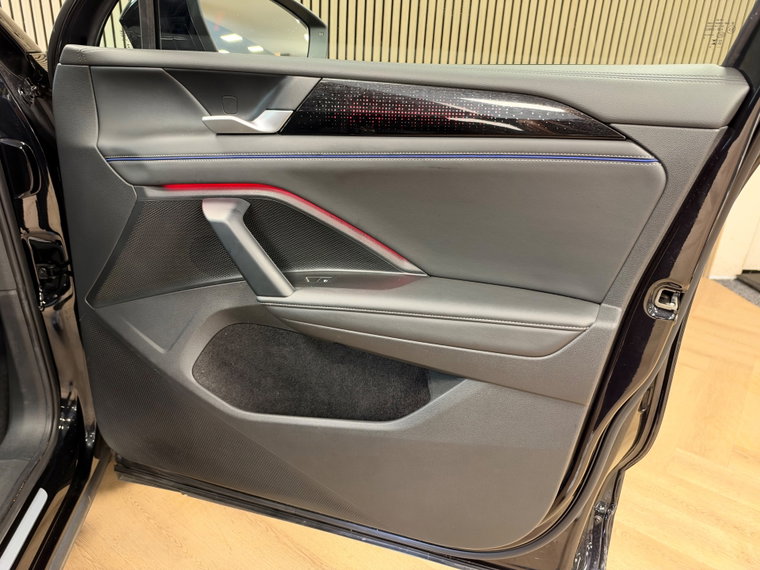 Vehicle Image 23