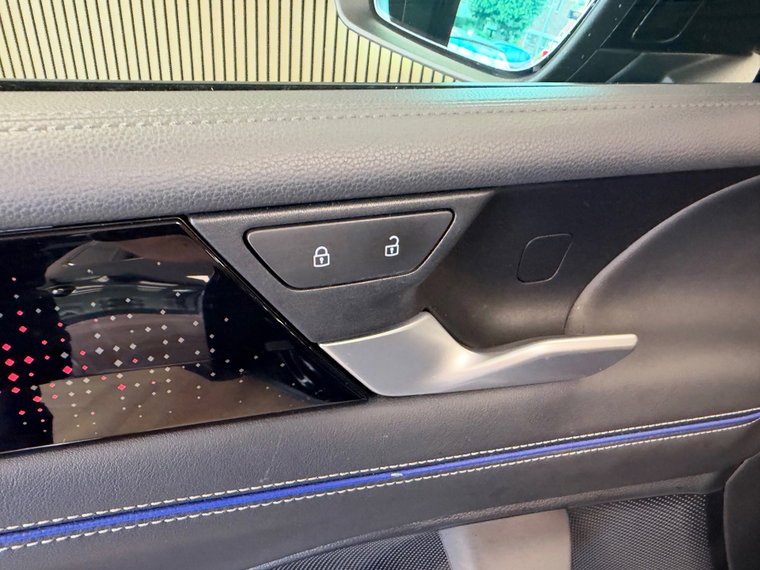Vehicle Image 38