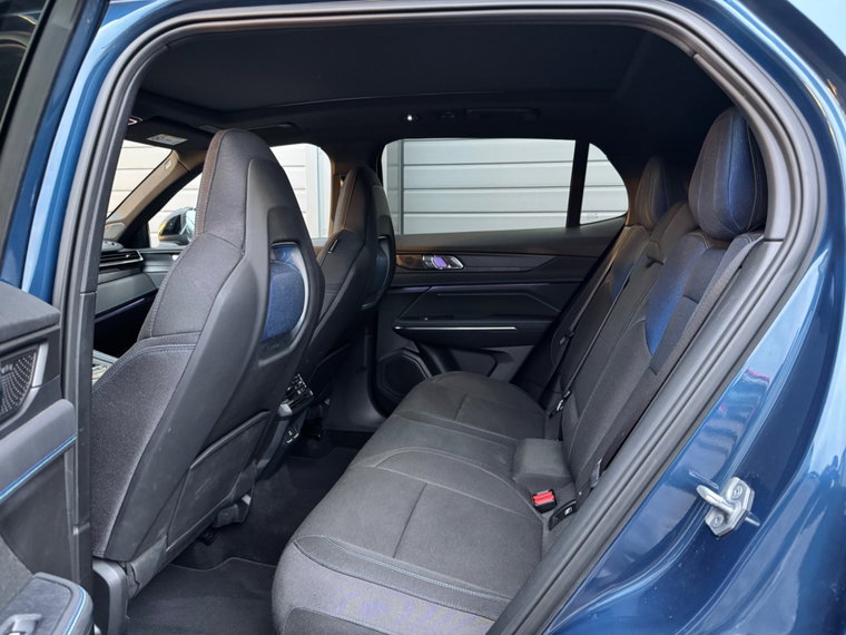 Vehicle Image 25