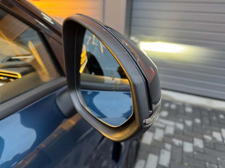Vehicle Image 38