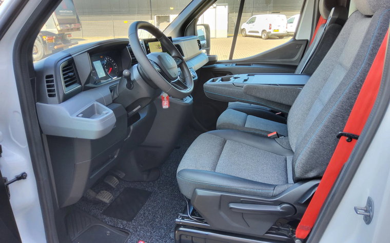 Vehicle Image 16