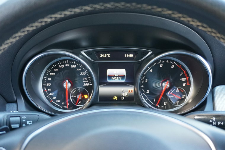 Vehicle Image 32
