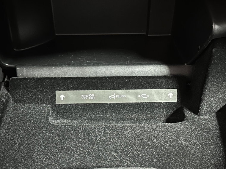 Vehicle Image 32
